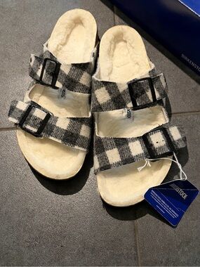 New with tag Birkenstock White Shearling-Lined Footbed
